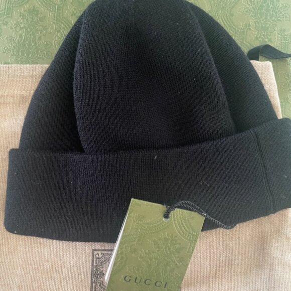 NWT GUCCI PATCH LOGO BEANIE 612118 size M - Picture 2 of 5